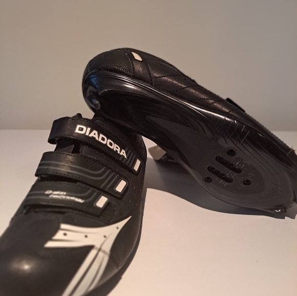 Cycling shoes. - Picture 4 of 7